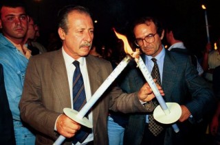 23 giugno 1992, Paolo tra le fiaccole ricorda Giovanni Falcone: "La sua vita un atto d'amore": lo storico video
