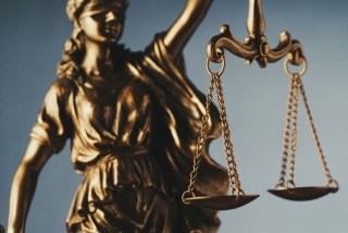 figure-of-justice-holding-the-scales-of-justice-2022-12-16-12-36-43-utc
