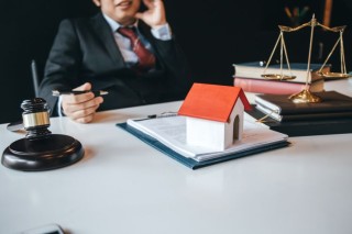 lawyer-who-provides-legal-advice-in-the-office-tr-2023-01-19-01-32-34-utc