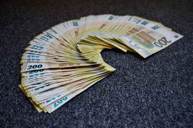 Il lavoro in nero fa perdere alla ex moglie l’assegno divorzile?