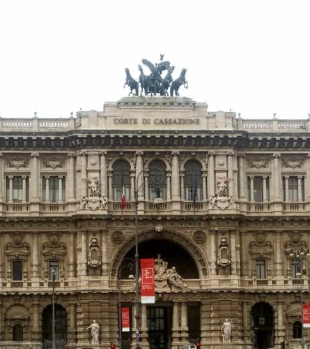 Abusiva occupazione di una porzione di demanio marittimo, SC: “Reato non escluso dal rilascio di una  concessione demaniale suppletiva”
